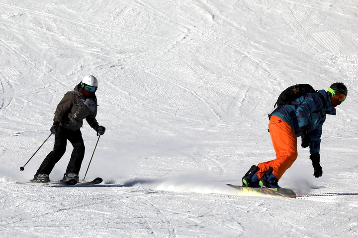 Des skieurs